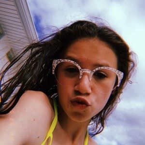 Meet your Posher, Avery